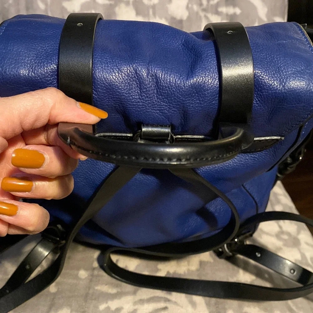 ✨SOLD✨BCBG MAXAZRIA Blie/Black Leather Flap Backpack - Picture 10 of 15